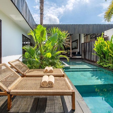 Villa Yogi Surf 3 Canggu Bagian luar foto